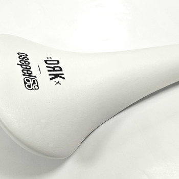 Cs nyereg puhos velo fehér drk/csepel logo vl-1356